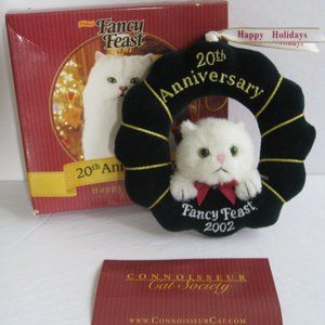 2002 Fancy Feast Ornament White Cat Green Velvet Wreath 20th Anniversary in Box